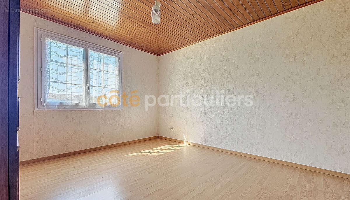 La roche-sur-yon -- maison 5 pieces -- 106 m2 -- jardin sans vis a vis -- grand garage - photo 13