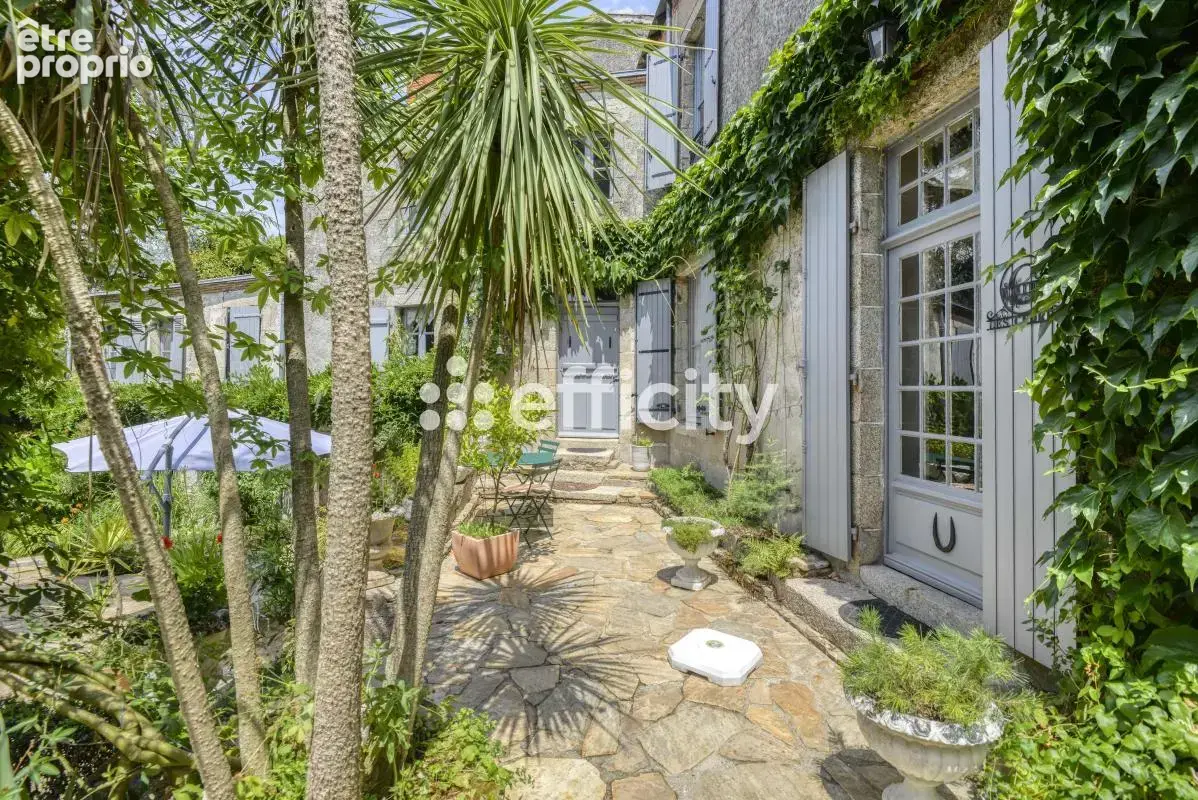 Maison 7 pièces 227 m² à vendre à Montaigu (85600) - photo 2