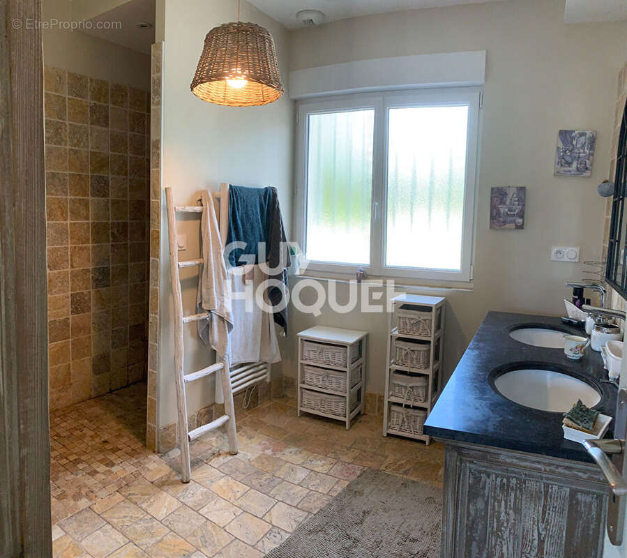 Commerce à MONTSAUCHE-LES-SETTONS