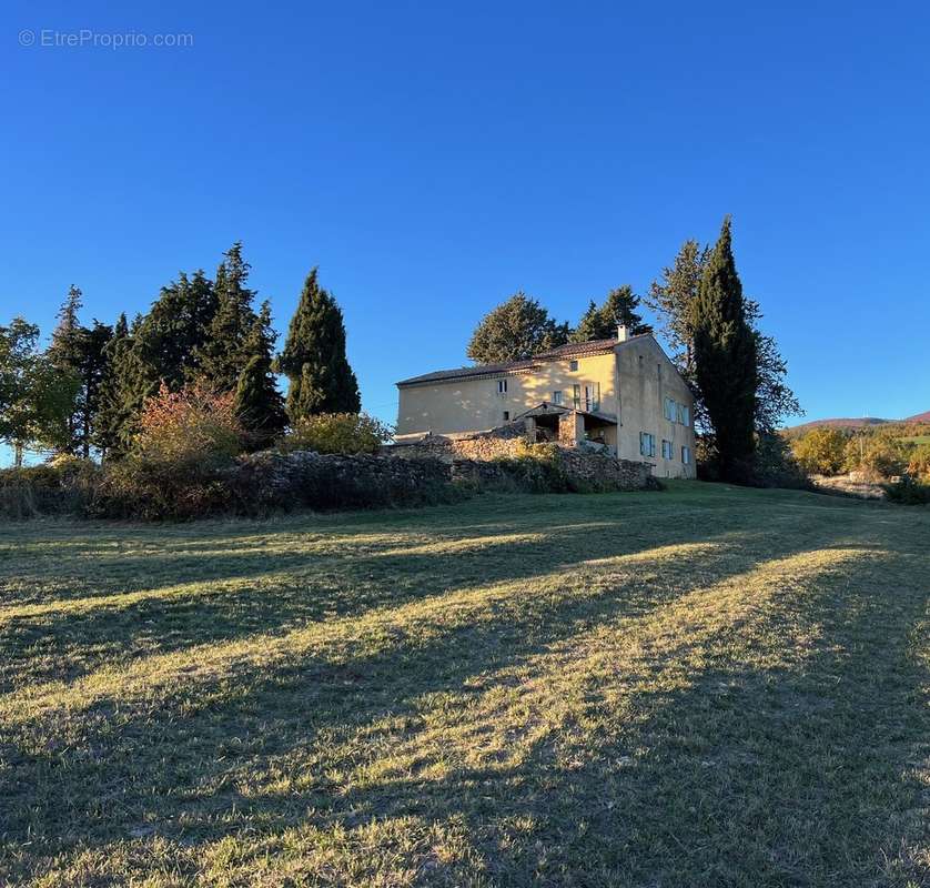 Ancienne ferme à vendre à Forcalquier avec une vue sur les Alpes - photo 3