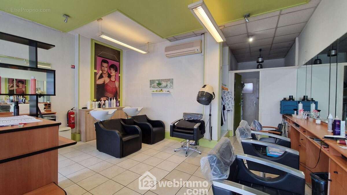 Il comprend un local commercial de 25 m² - Commerce à LAON