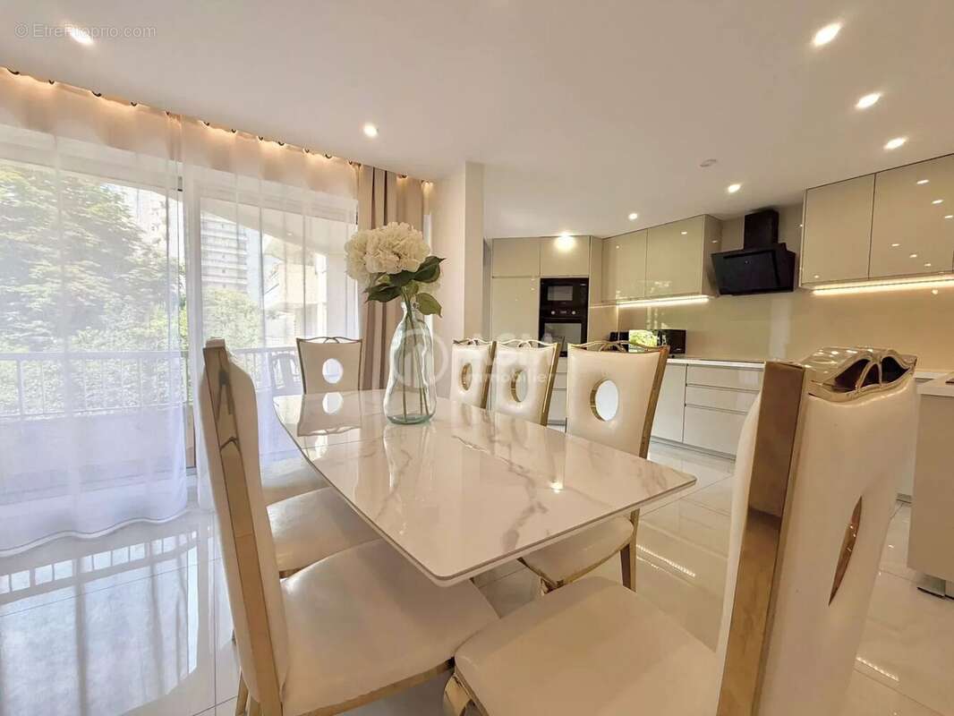 Appartement à COURBEVOIE