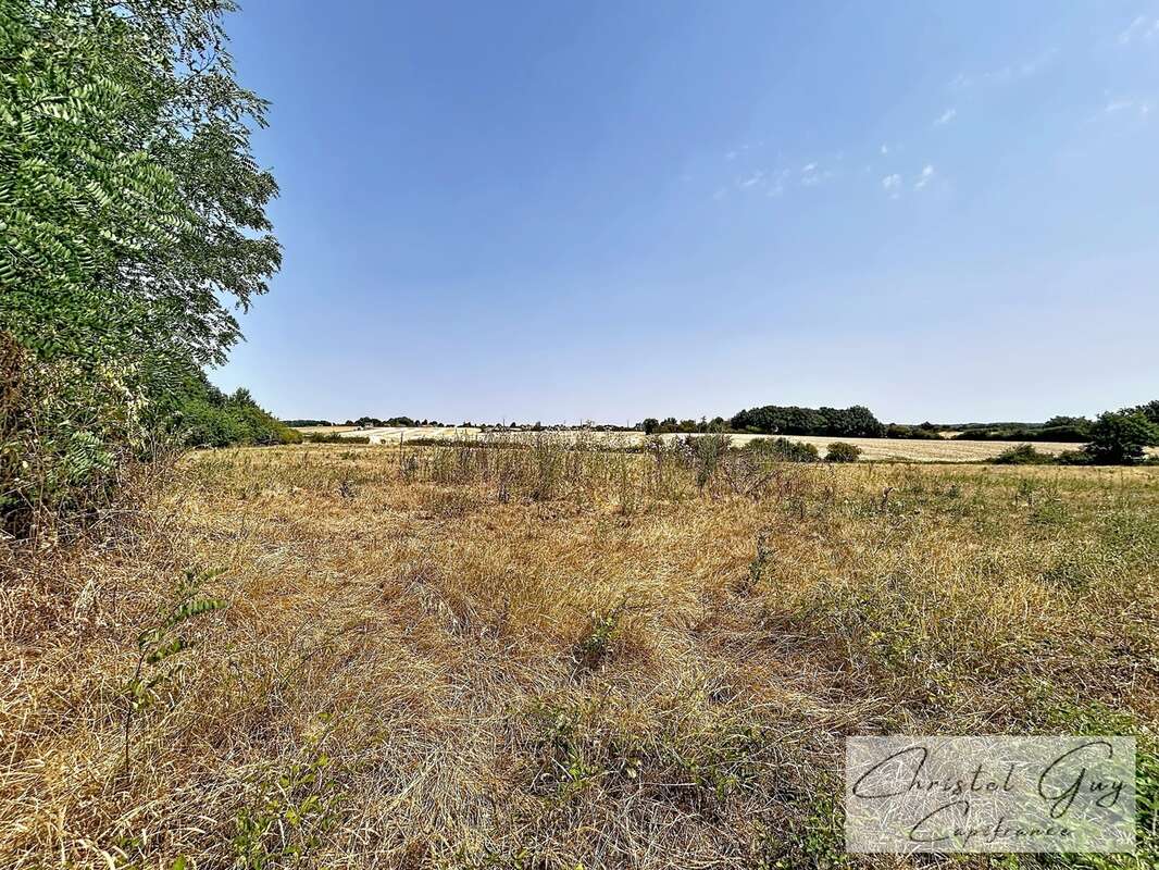Sarthe (72), Propriété à vendre sur plus de 4 hectares, habitation et nombreuses dépendances et espaces de stockage, fort potent - photo 2