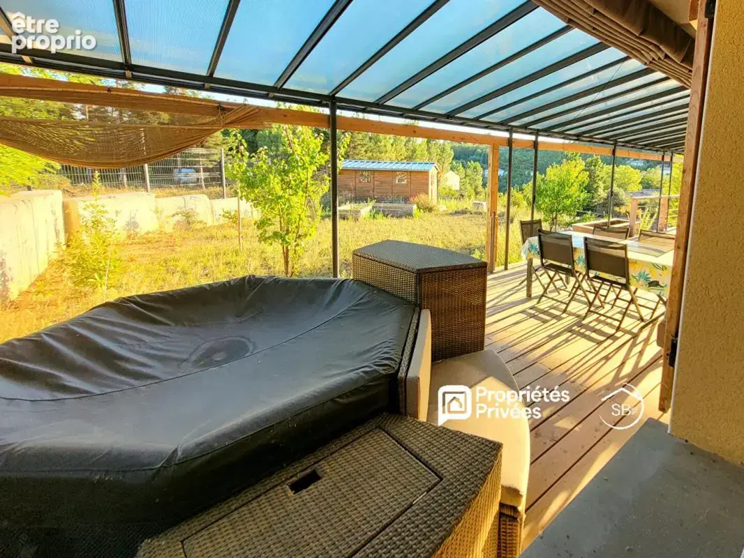 JOYEUSE - ardèche méridionale- Villa meublée de plain-pied, terrasse sud et jacuzzi 278 000   80 m²  Terrain de 803 m² - photo 4