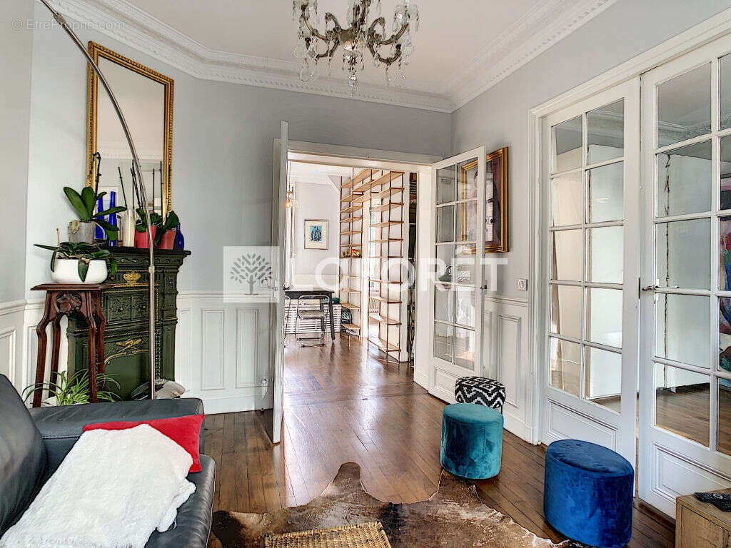Appartement à COURBEVOIE