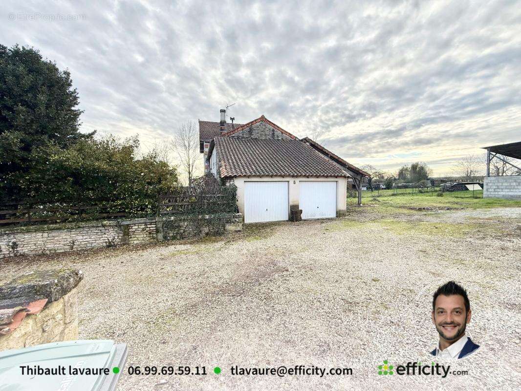 Maison à COURCOME