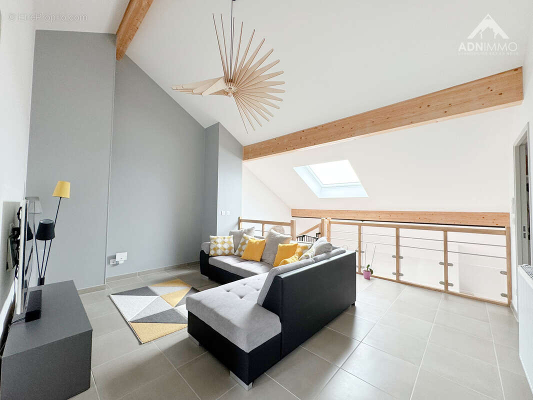 Appartement à PERON