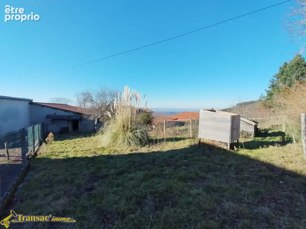 À Thiers, maison de village type F4 avec une grange non attenante avec terrain. - photo 15