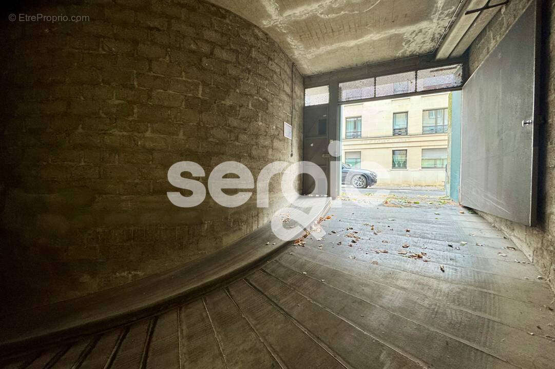 Parking à PARIS-15E