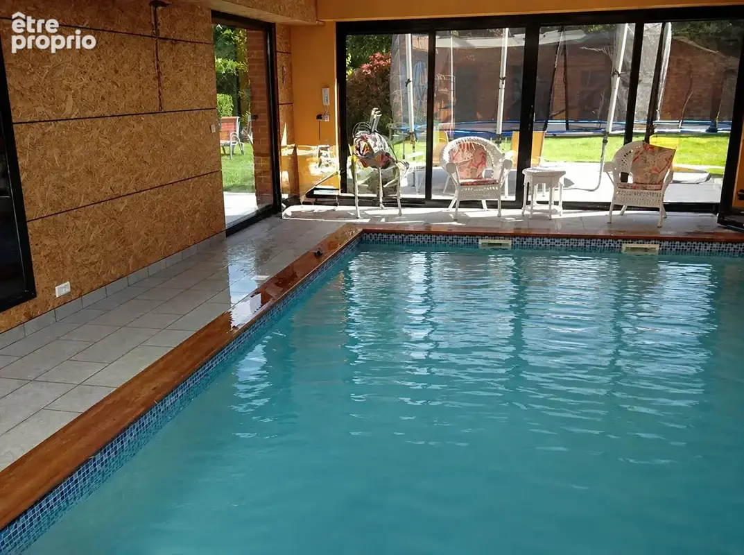 Capinghem, villa contemporaine de 312m²  avec piscine intérieure, 3 chs, 3 sdb, garage et cave - photo 3