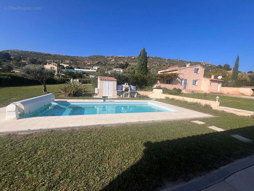 Belle maison  Etang de l'Olivier sur 4000 M2 de terrain divisible et constructible - photo 3