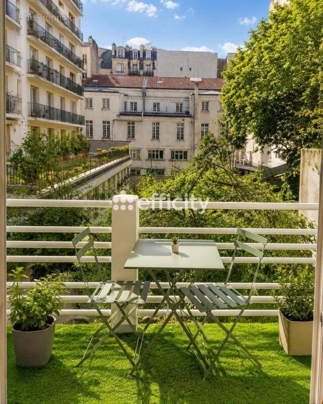 Appartement à PARIS-16E
