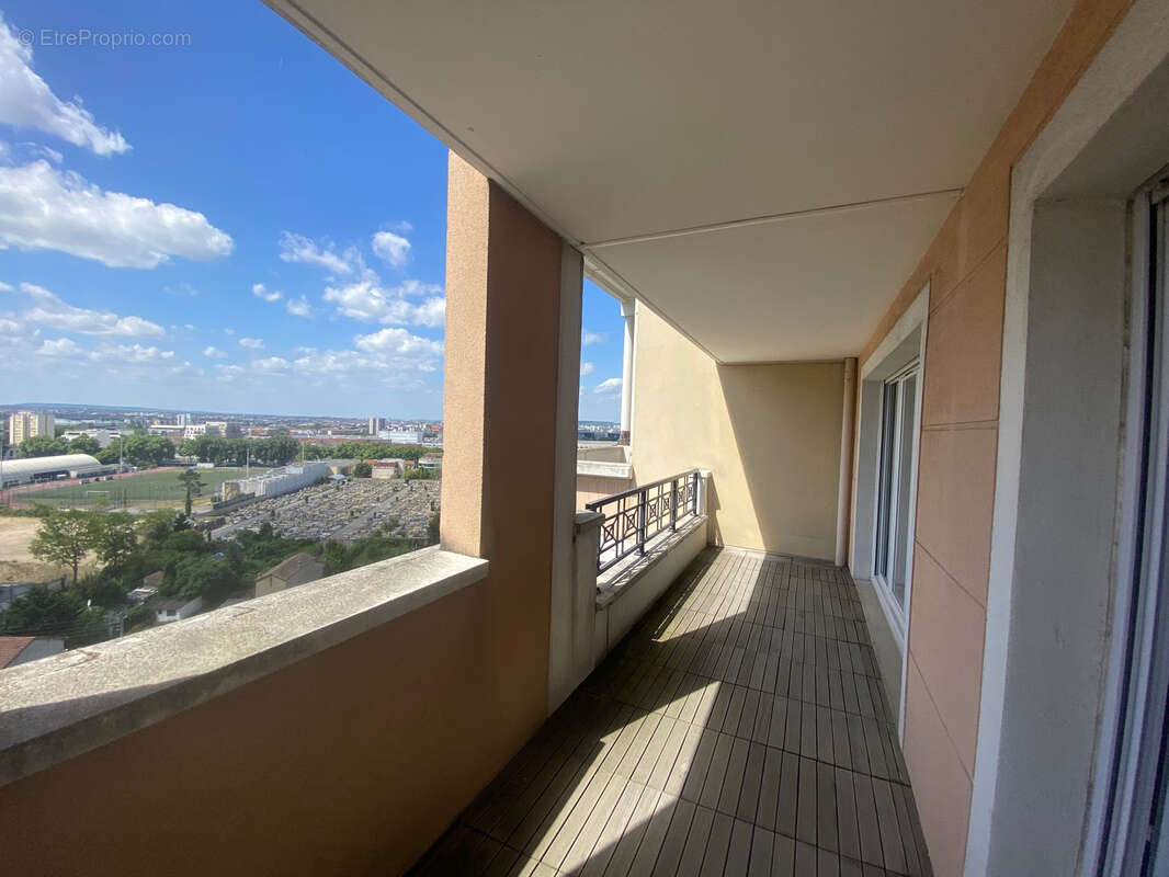 Appartement à COURBEVOIE