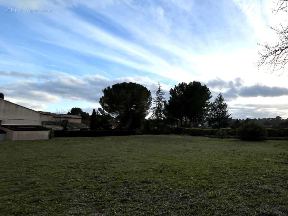 Terrain à SALERNES