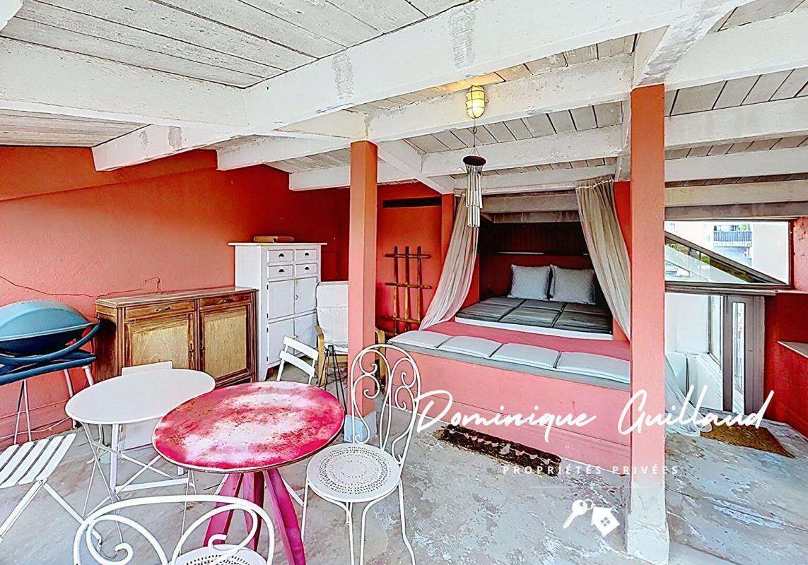 Nîmes Arènes -Duplex 5 piècès 173 m2 avec terrasse et loggia de 50m2 - photo 8