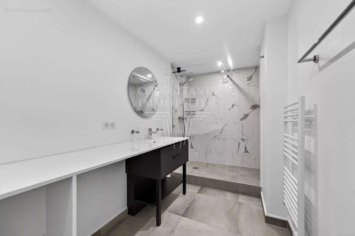 Appartement à LEVALLOIS-PERRET
