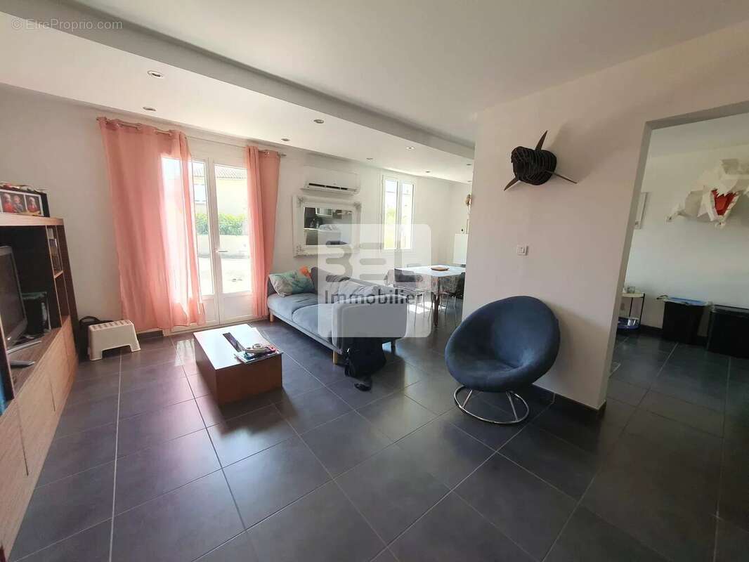 Maison à LAUDUN-L'ARDOISE