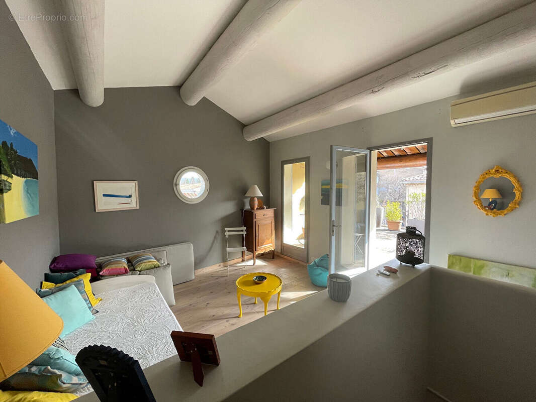 Maison à LA ROQUE-D'ANTHERON