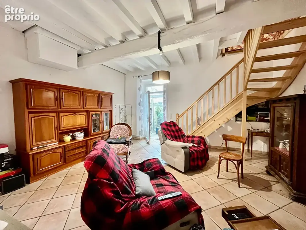 Secteur Villeneuve-sur-Lot, jolie maison de ville mitoyenne de 107 m² avec jardin et dépendances. Vous découvrirez au rez-de-cha - photo 3