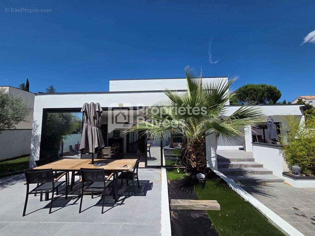 Maison à MONTELIMAR