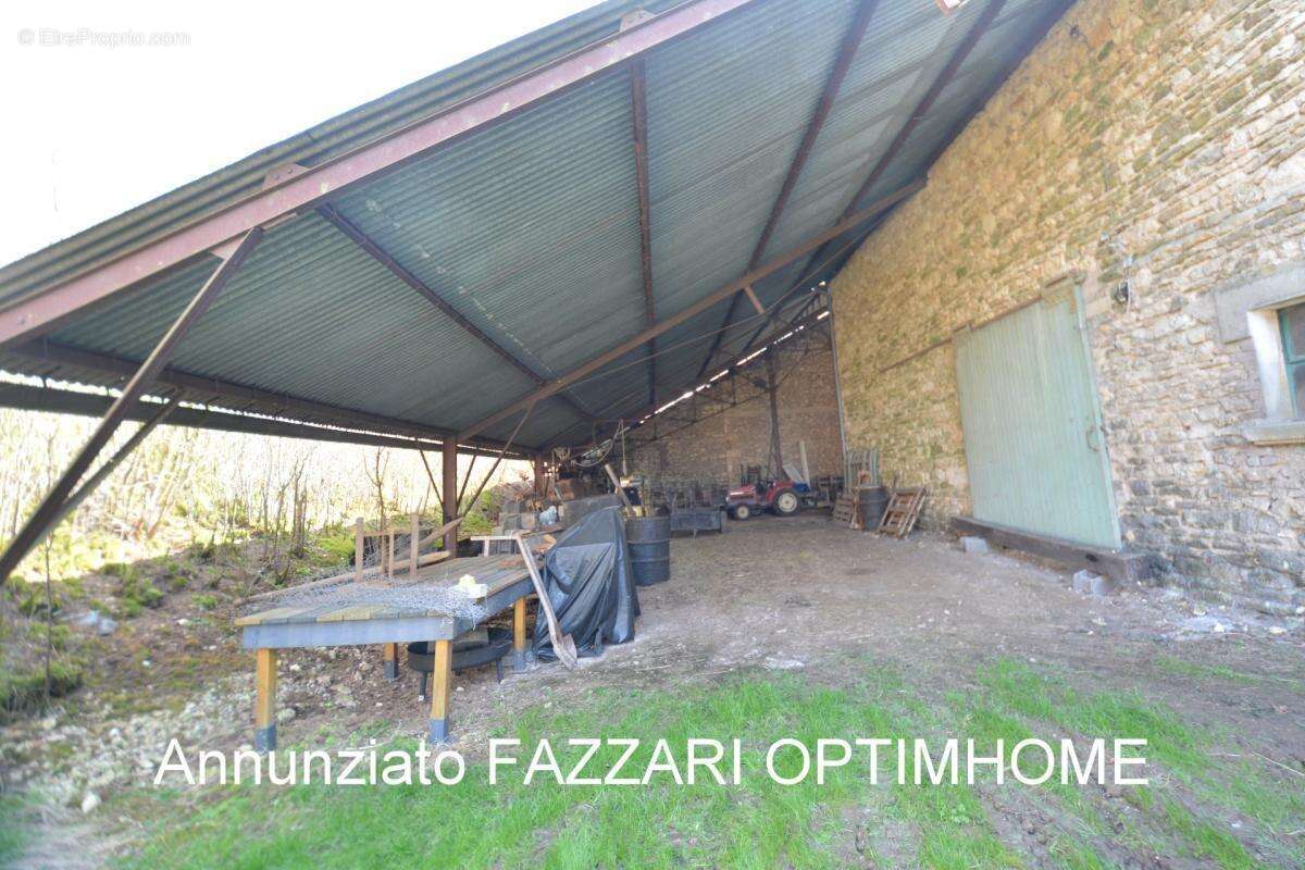 Ancien Corps de ferme de caractère avec dépendances – Terrain de 5960 m² – Proche Belgique & Luxembourg - photo 8