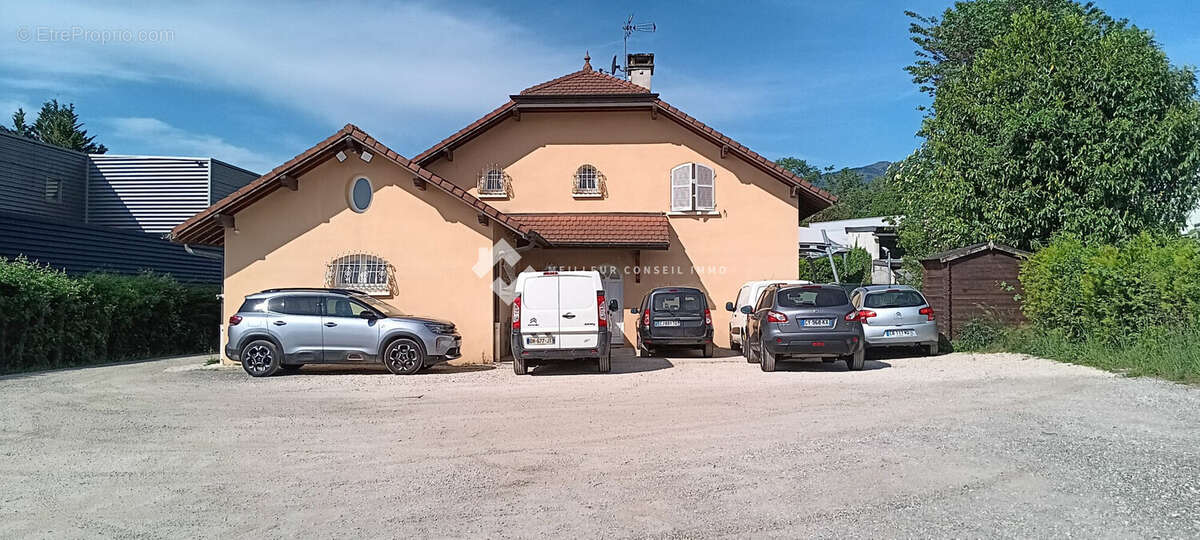 Commerce 170 m² à Cessy  - photo 2