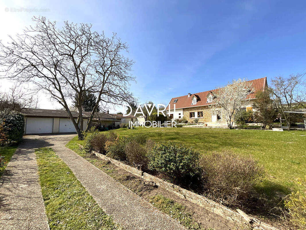 Maison à CHANTELOUP-LES-VIGNES