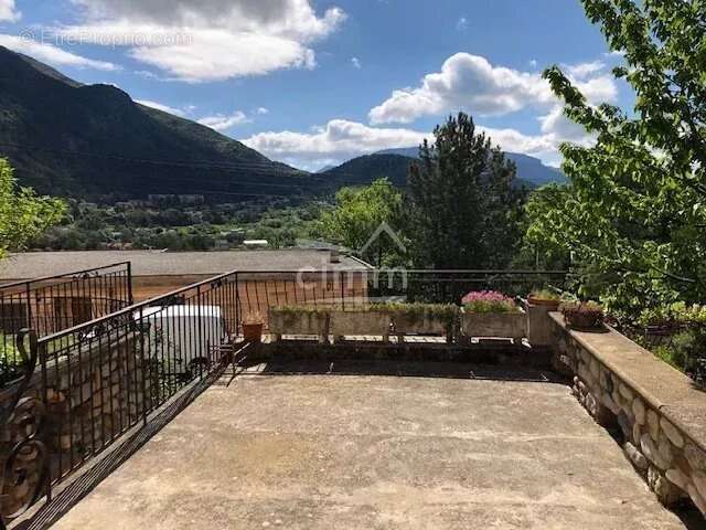 Maison traditionnelle avec terrain et garage - photo 6