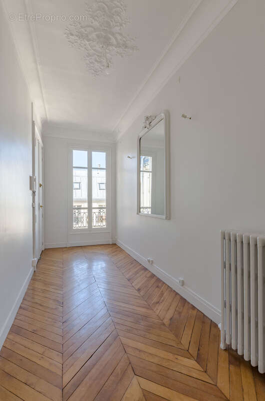 Appartement à PARIS-8E