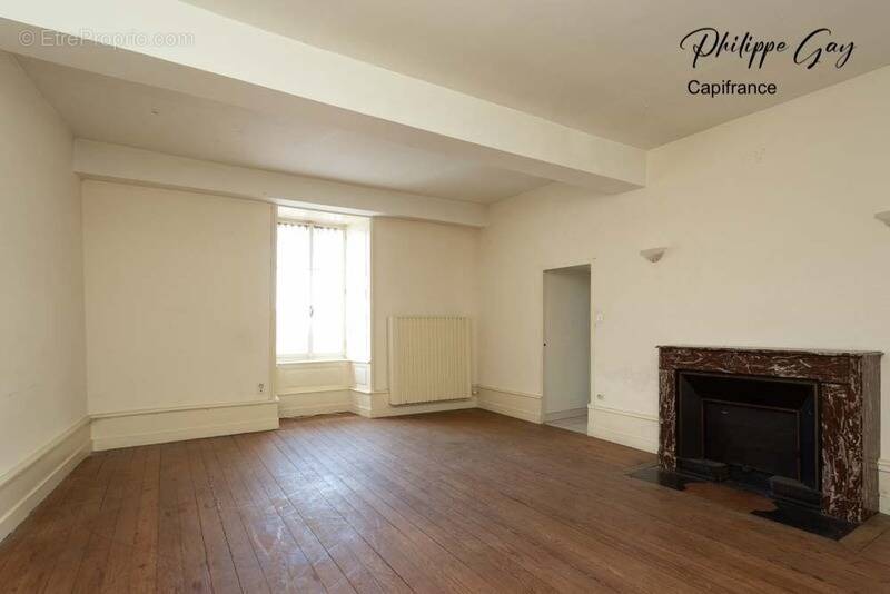 Appartement à CHAROLLES
