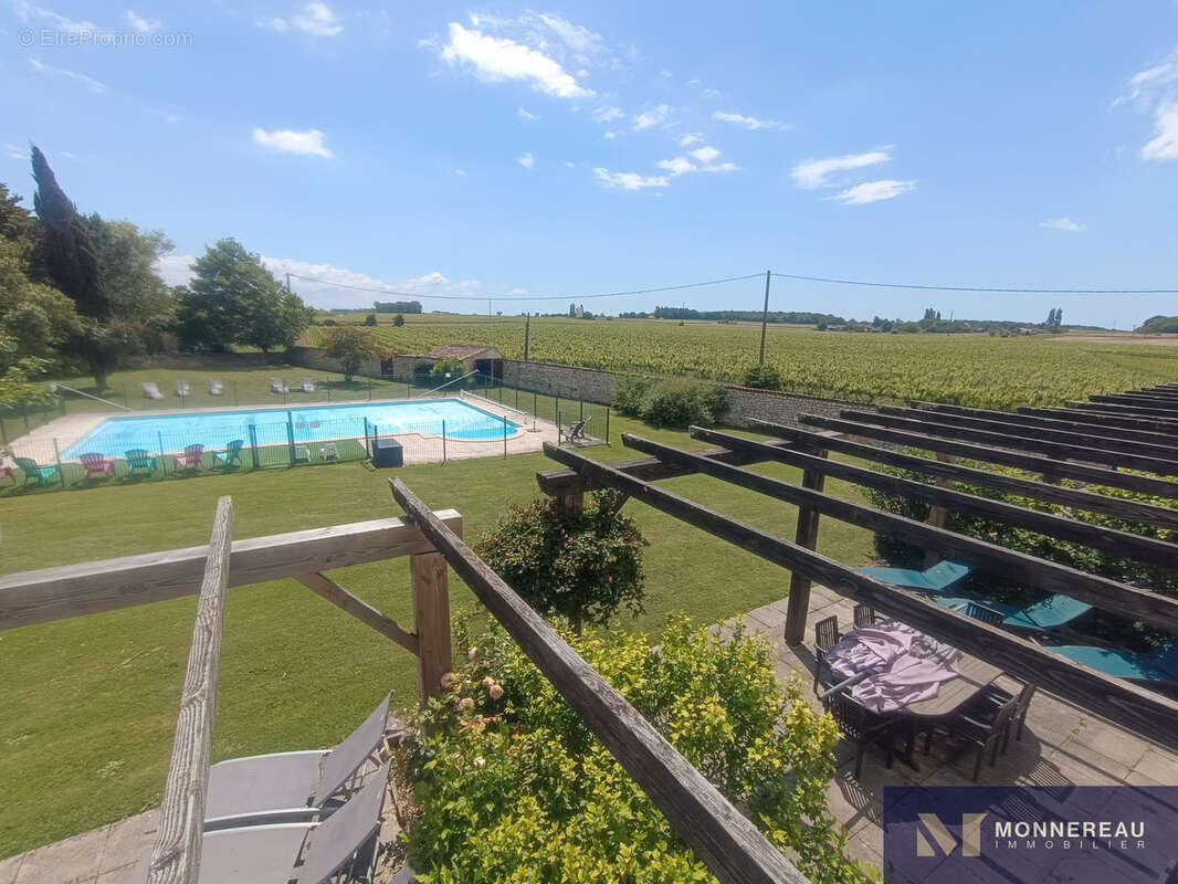 Maison à MORTAGNE-SUR-GIRONDE