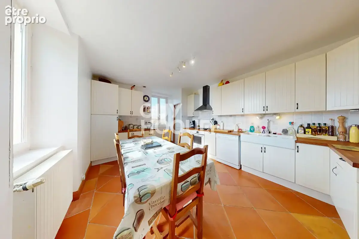 Propriété de charme en pierres apparentes de 273 m² avec dépendances et vue dominante - photo 5