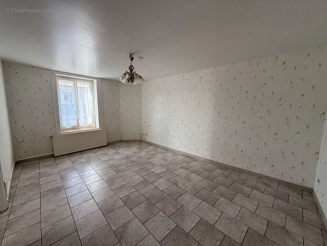 Maison à POURU-SAINT-REMY