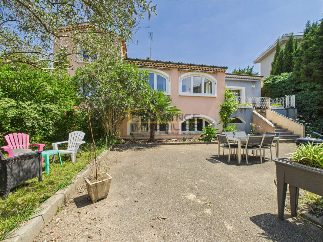 Maison à MONTELIMAR