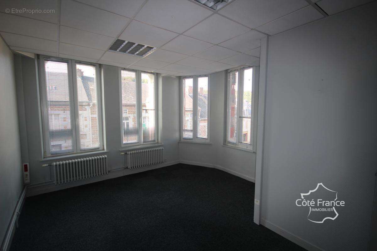 FUMAY Grand local commercial  de 218 m2 - photo 4