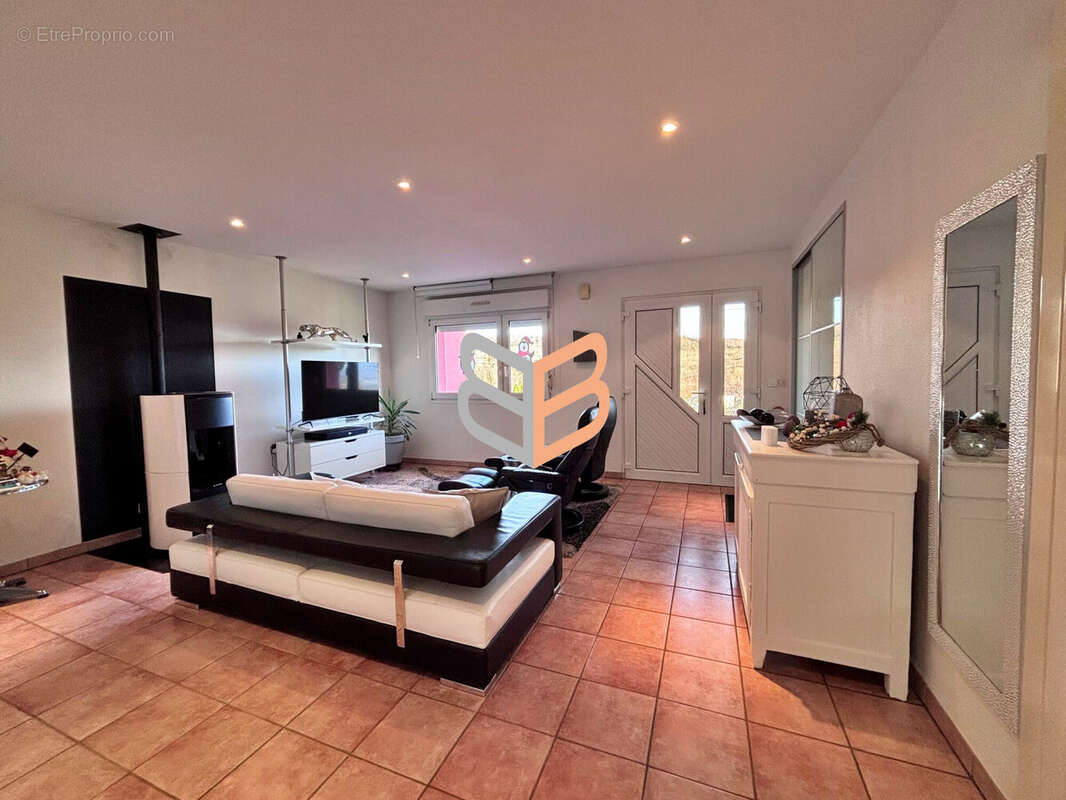 Maison 141 m² à Thil  - photo 2