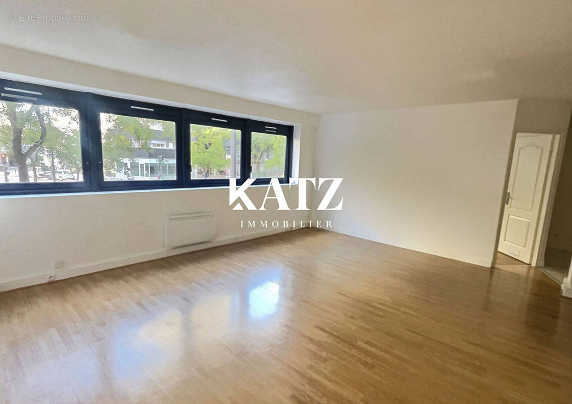 Appartement à PARIS-20E