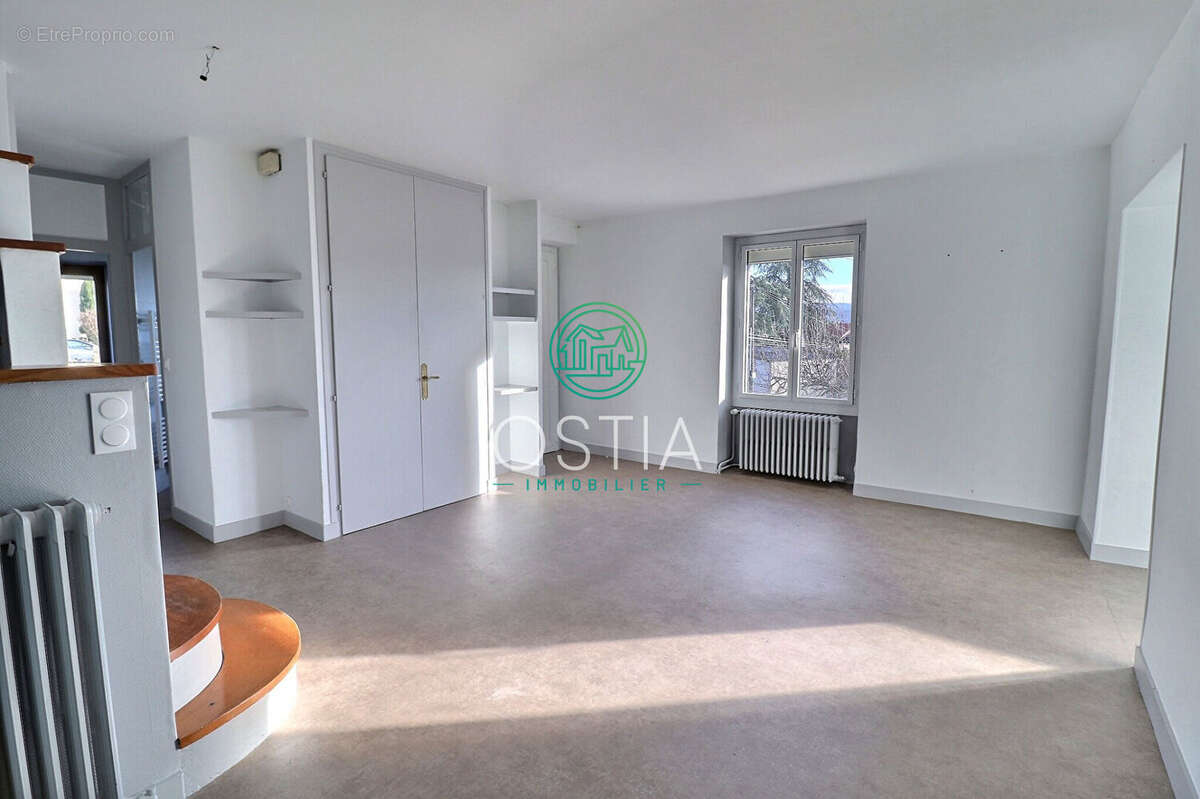 Maison à SAINT-MARTIN-LA-PLAINE