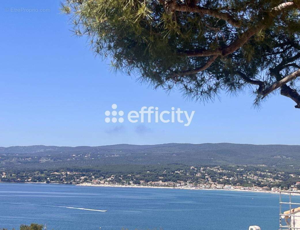 Photo Appartement à Saint-Cyr-Sur-Mer au prix de 490 000€