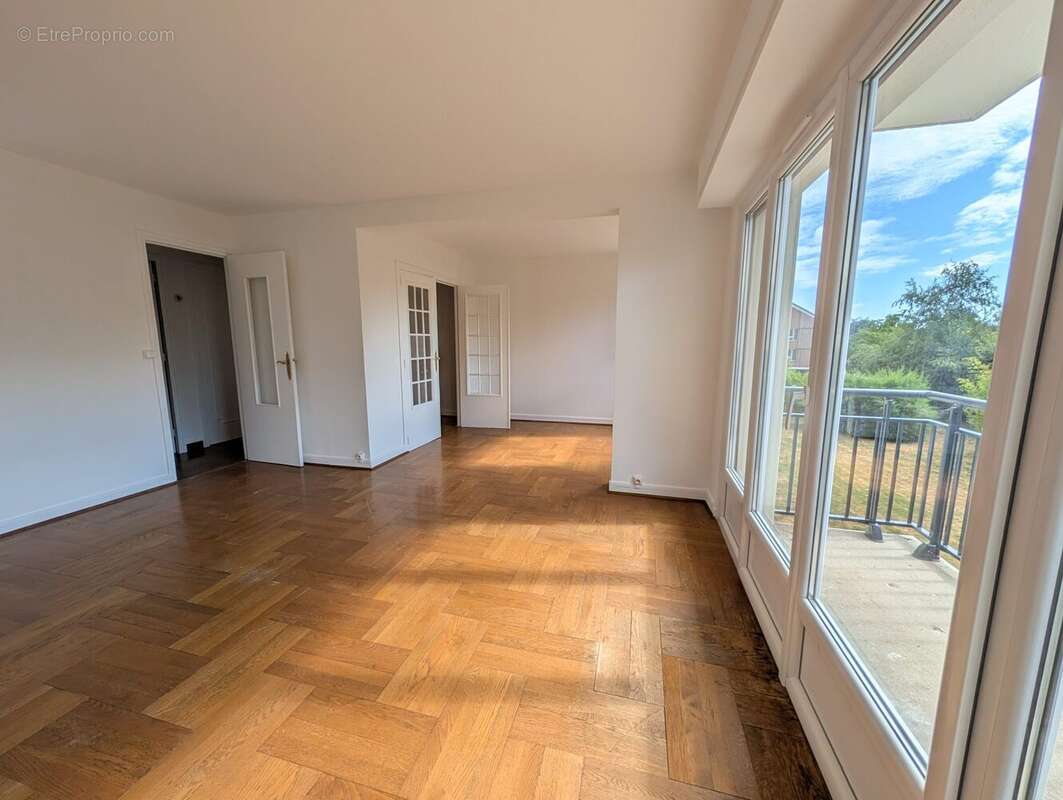 Appartement à VILLEPREUX