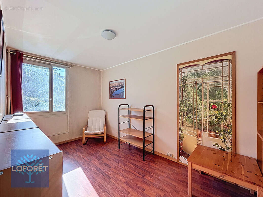 Appartement à CORBEIL-ESSONNES