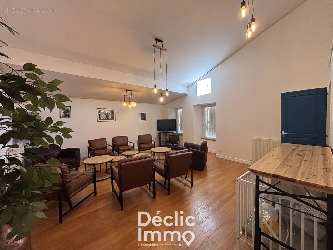 Commerce à CHAMPNIERS