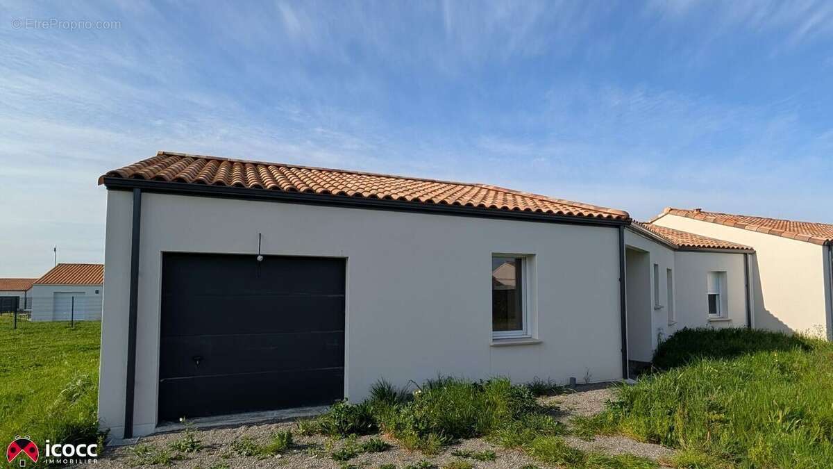Maison 92 m² à Les Magnils-Reigniers  - photo 4