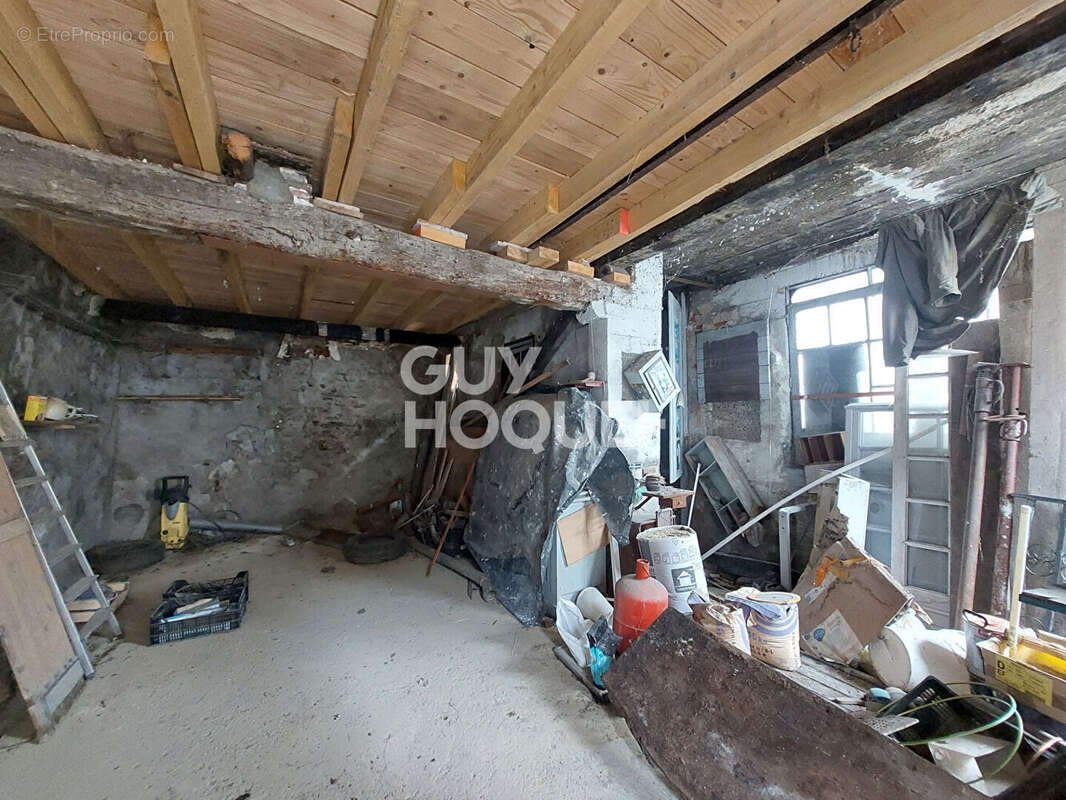 Parking à PORT-SAINTE-MARIE