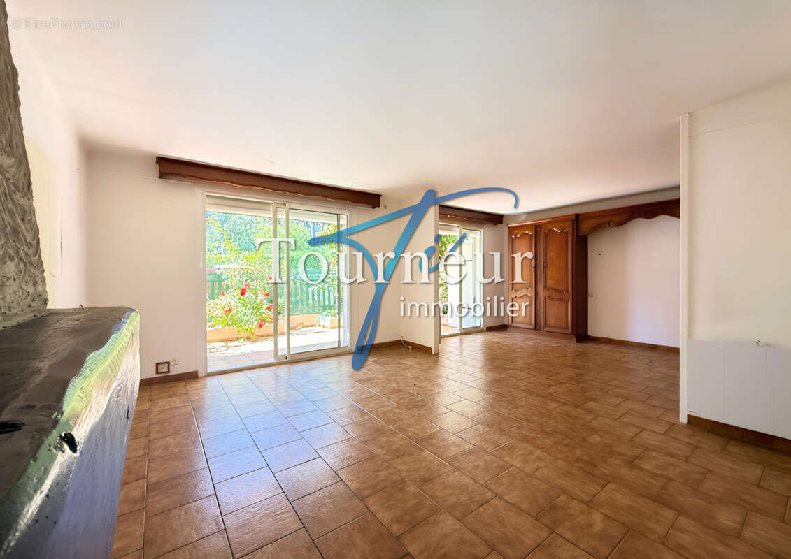 Appartement à SIX-FOURS-LES-PLAGES
