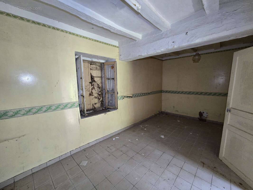 Maison à AZAY-LE-FERRON