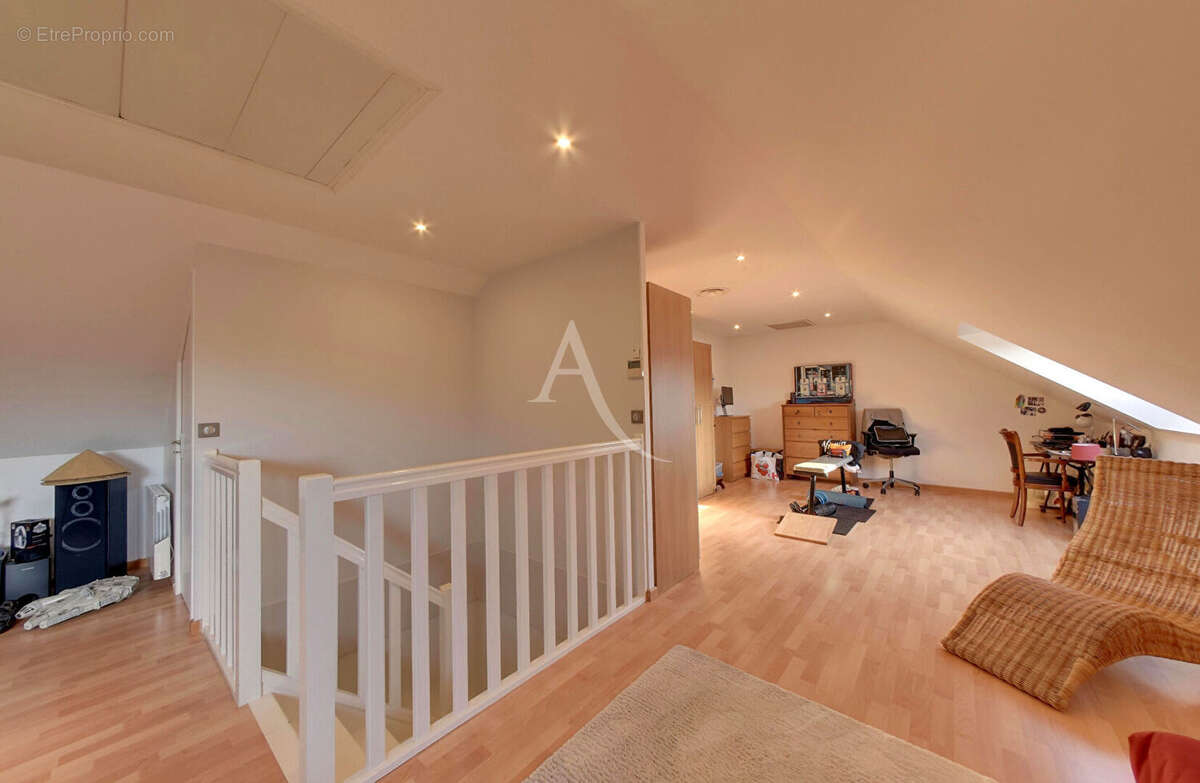 Maison à CHEVRY-COSSIGNY