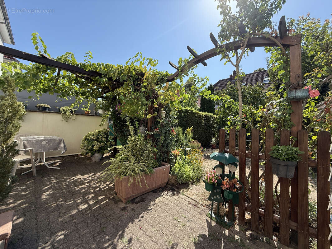 Mulhouse maison 6 pieces au calme de 120 m2 avec comble aménageable sur 2.88 ares clos et arboré - photo 2