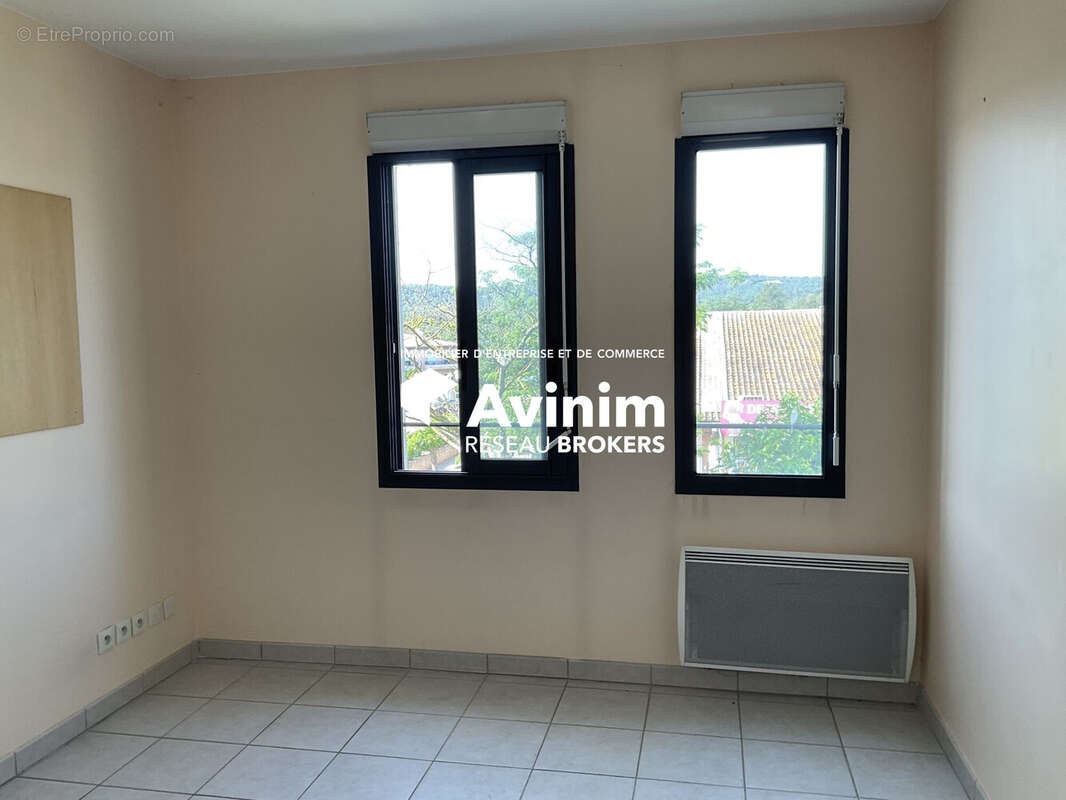 Commerce 68 m² à Tourrettes  - photo 9
