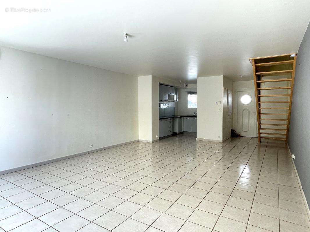 Maison à ONET-LE-CHATEAU